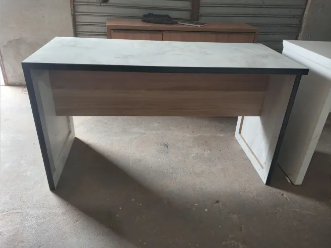 Escrivaninha para comércio