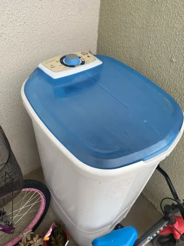 Vendo tanquinho ótimo muito bom e 1 centrifuga 220vtg