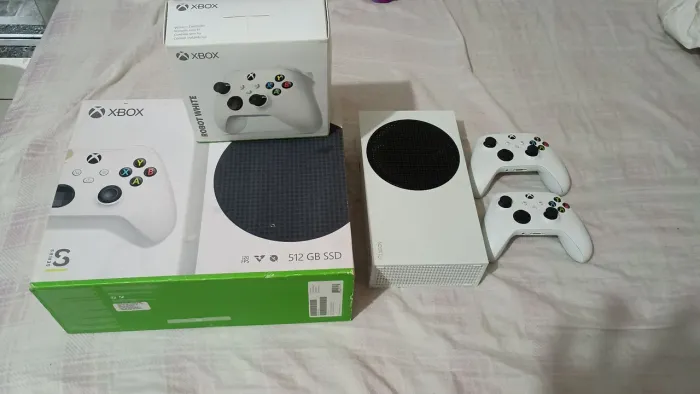 Xbox seirs s +2 controles e caixa