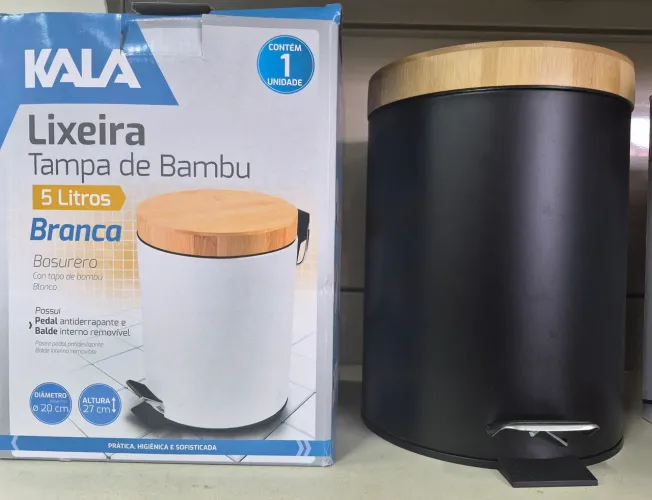 LIXEIRA TAMPA BAMBU C/PEDAL 5L<br><br>BR REF: 293929<br>
