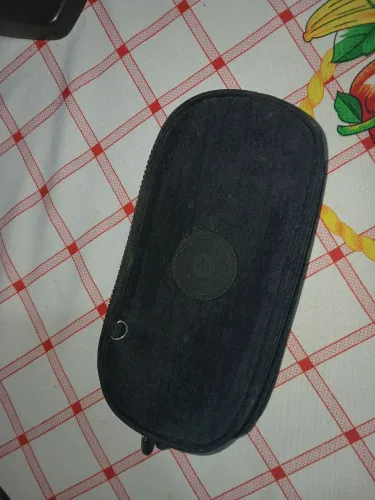 Estojo preto