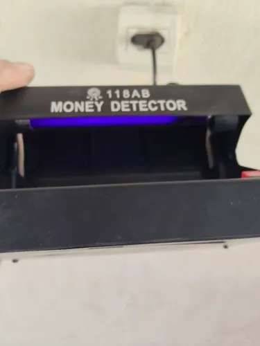 Detector de notas falsas UV