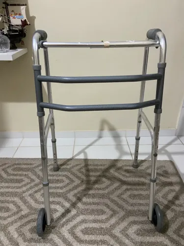Andador com pouco uso