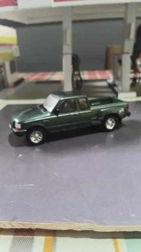 Miniatura Ford Ranger splash 1/43