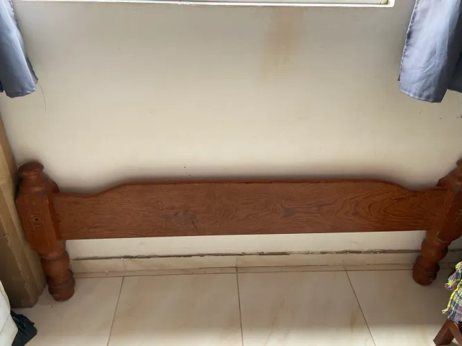 Vende-se cama de casal de Angelim.
