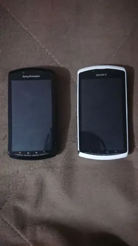2 aparelhos sony xperia play pra concerto ou retirada de peças