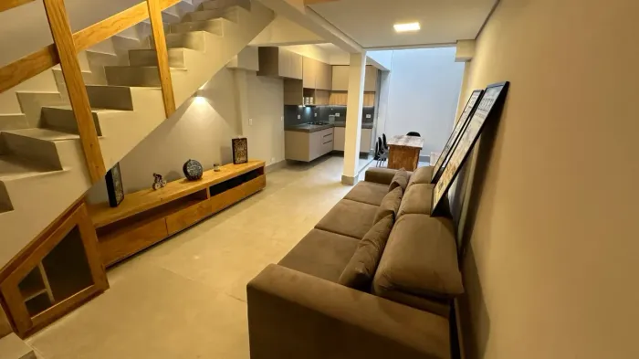 Casa de vila sobrado para aluguel tem 140 metros quadrados com 2 quartos