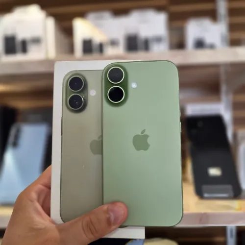 IPhone 17, 256GB, bateria 98%, cor verde, seminovo, acompanha caixa e carregador.