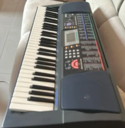 Casio CTK 501 com mal contato no jack e 3 teclas com problema, o resto tudo certo