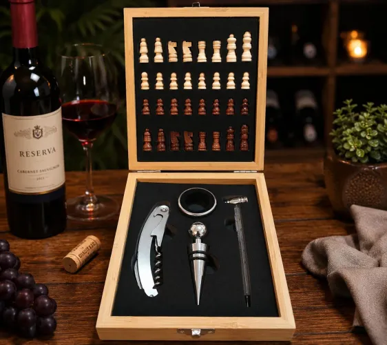 Kit Vinho e Xadrez em Caixa de Bambu | Completo e Sem Uso