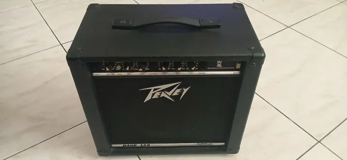 Amplificador de guitarra peavey Rage 158 Extremamente novo