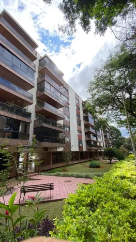 Apartamento de 189 m² | 4 Quartos (3 Suítes) | SQN 316 ? Asa Norte