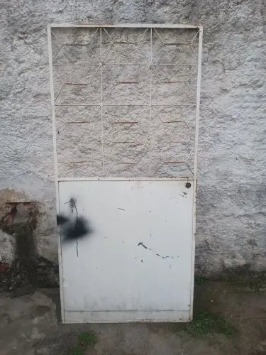Portão de ferro social
