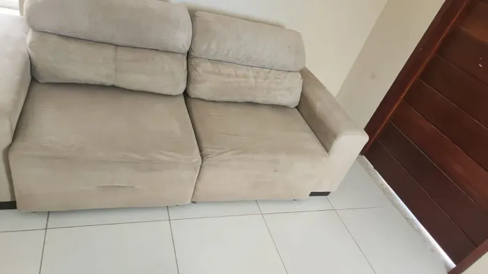 Sofá de 3 lugares reclinável.