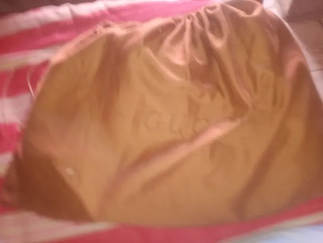 Vende-se um canguru para bebê
