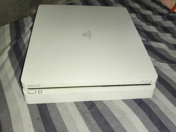 Playstation 4 slim Branco 