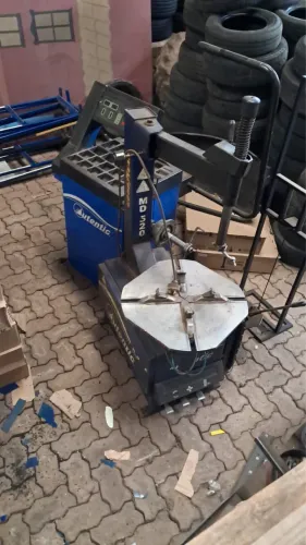 Desmontadora + Balanceadora Semi nova R$ 6.500