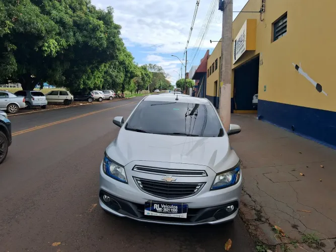 Chevrolet Onix Hatch LTZ 1.4 8V Flex Power Mec. 4P 2014