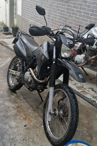 Xtz Lander 250 2007, com baú e capacetes