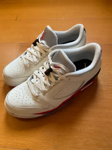 Air Jordan novo na caixa (tamanho 43)