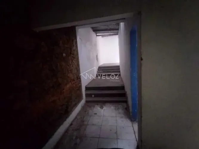 Sobrado : / Comercial / Catete