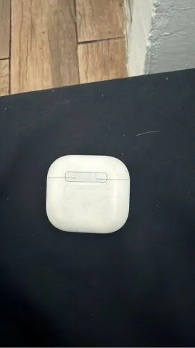 Fone AirPods 4 com cancelamento de ruído