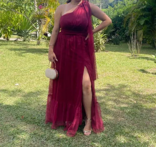 Vestido Madrinha/ Dama -Marsala um ombro (Tule)