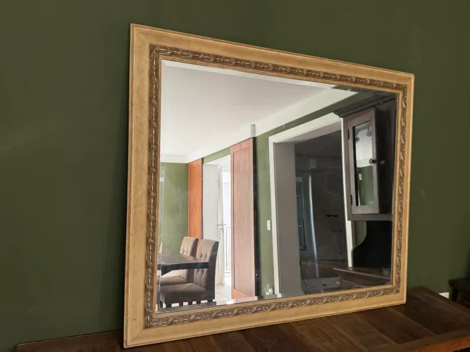Espelho Decorativo com Moldura Dourada LUXO