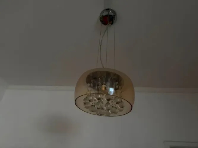 Lustre de vidro na cor marfim