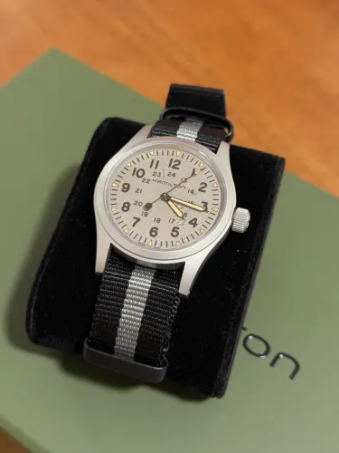 Hamilton Khaki Field TOKYO CAT STREET EDIÇÃO EXCLUSIVA