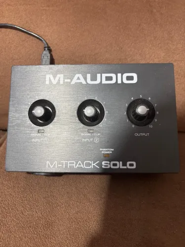 Interface de Áudio M-Audio M-Track Solo USB - Excelente Estado