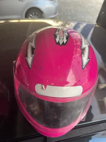 Capacete rosa infantil