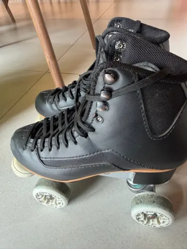 Patins tamanho 37 marca Rye
