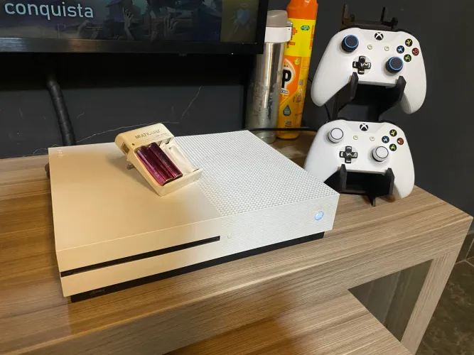 Xbox one S 1TB + Jogos (FC26, BF5, NFS, etc)