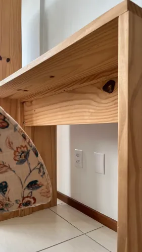 Mesa em madeira pinus