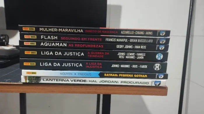 Kit de quadrinhos da DC em capa dura