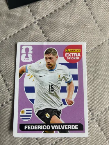 Figurinha legend federico valverde base com um amassadinho e plástico protetor