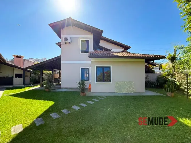 Casa à venda no Itacorubi - Parque São Jorge