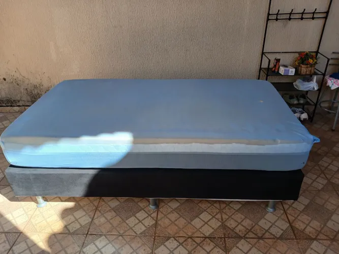 Cama solteirão semi nova