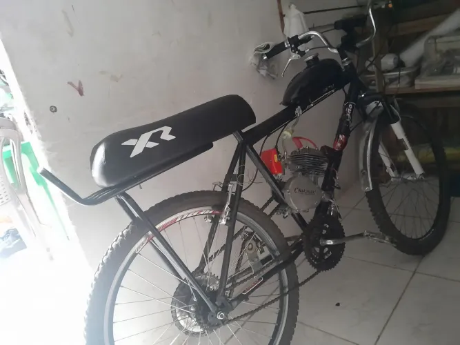 Bike motorizada esperando vc