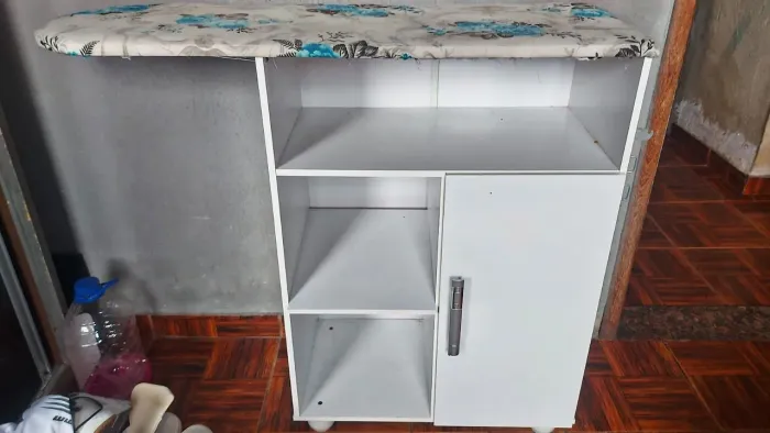Tábua de passar em perfeito estado de uso (RETIRAR NO LOCAL)