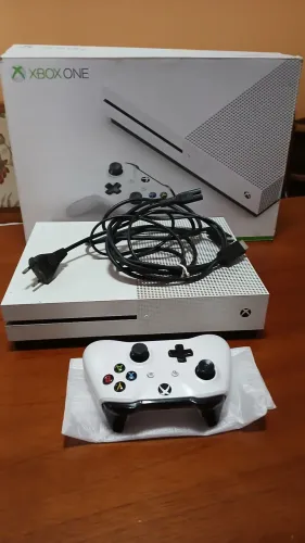 Xbox One S 1T usado + 1 controle usado em boas condições