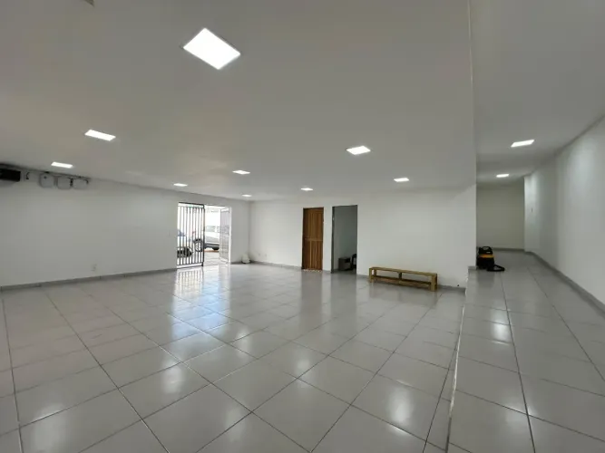Vieiralves / Prédio Comercial / 9 8 1 0 6 3 2 3 1