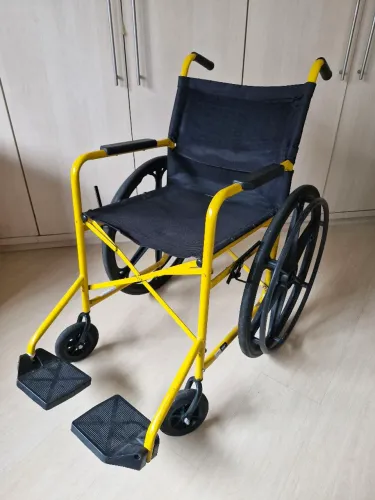 Cadeira de rodas dobrável