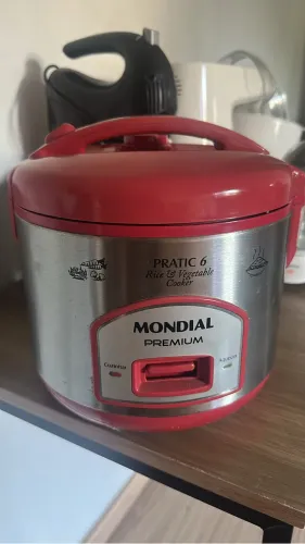 Panela Elétrica de Arroz Mondial Premium Pratic 6 - Funcionando