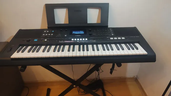 Teclado Yamaha Psr-483 C/ fonte + 61 teclas + Capa + Suporte teclado