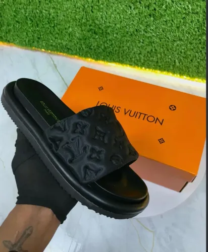 Chinelo Louis Vuitton - Premium