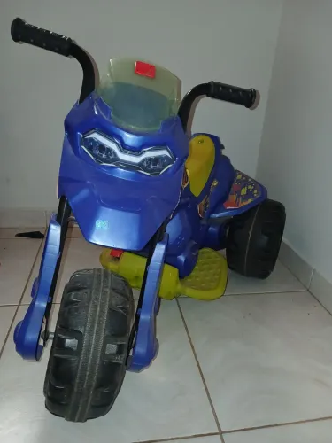 Moto elétrica infantil