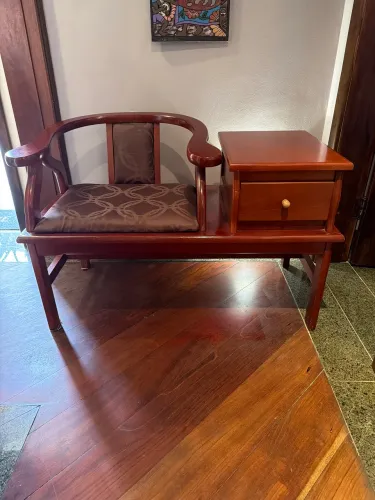 Cadeira com mesa acoplada