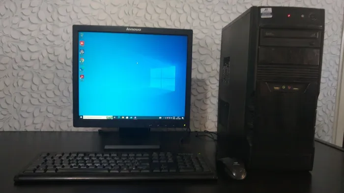 Intel core i5-650 Memória RAM de 8 GB DDR3 1 SSD 120 1 HD 500 Monitor 17 polegadas